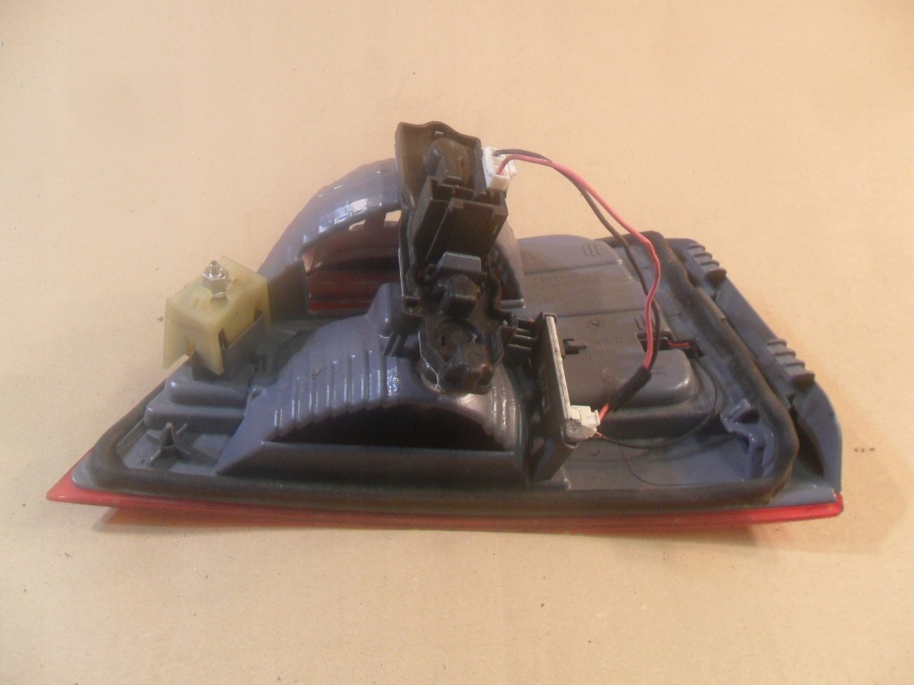 Bmw x3 f25 фара правый  задняя w крышке  uszkodzon led в Украине