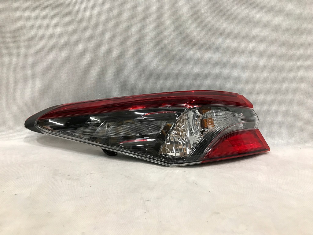 фото №1, Toyota camry ix 18- sedan лампа задняя левая тонированная pół led europa