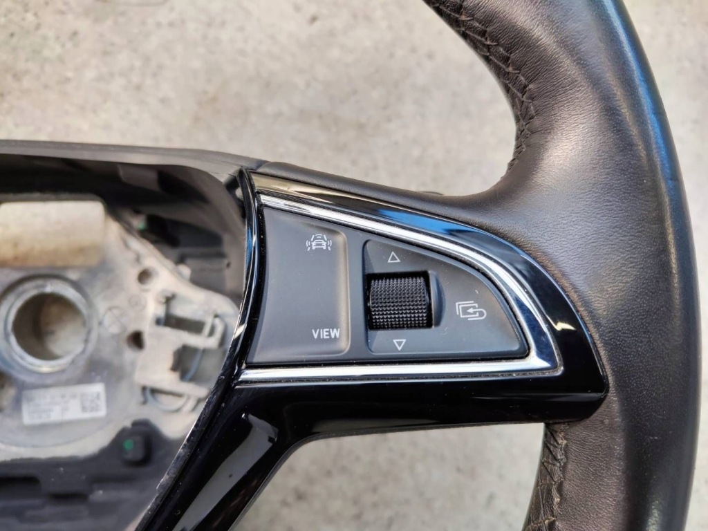 Руль кожаный мультифункция лепестки переключения 5e0419091br skoda superb 3 3v Цена