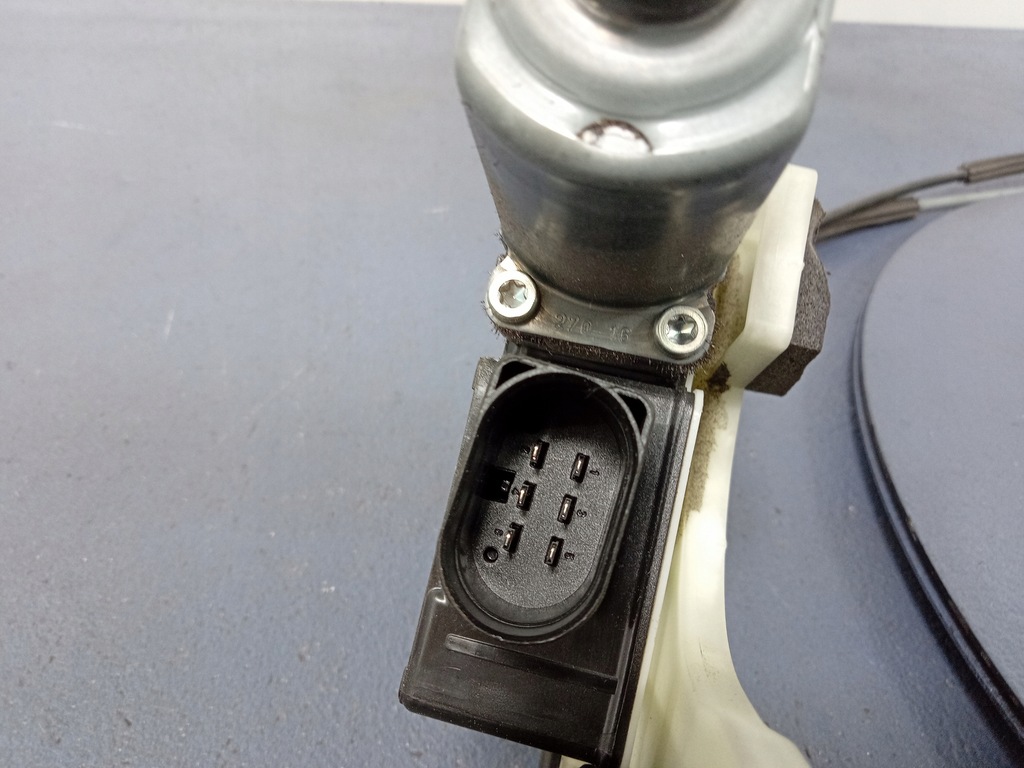 фото №7, A4 b9 avant механізм шторка багажника 8w9863560