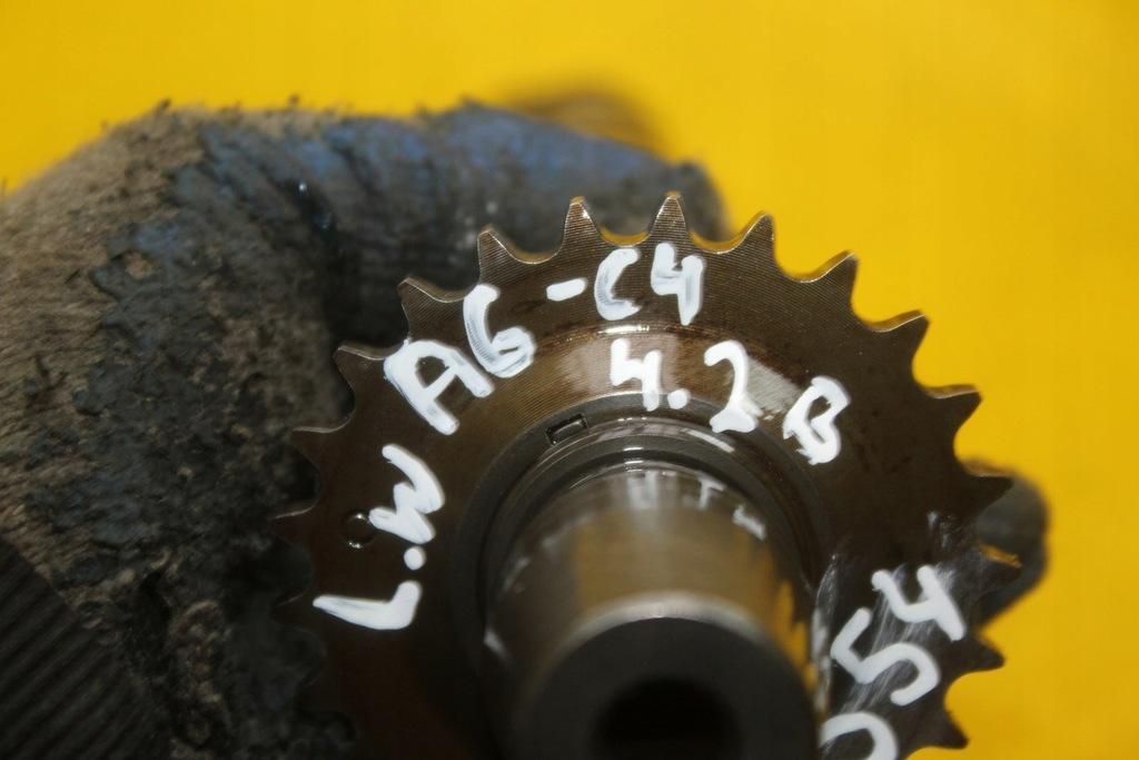 фото №12, Вал левый выпускной a8 a6 c4 4.2 b 077102c