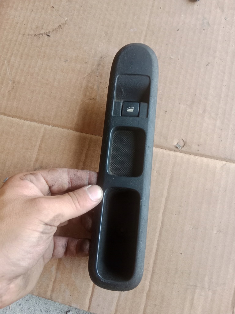 фото №1, Перемикач вікон правий перед peugeot 5008