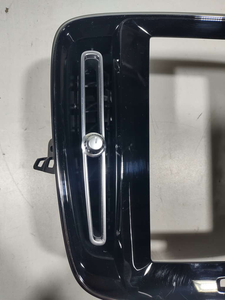 фото №4, Volvo xc40 21r середня рамка решітка навігації радіо 31442628