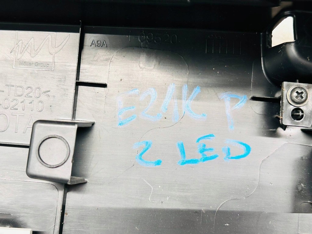 фото №16, Corolla e21 kombi обшивка багажника góra права правий з led