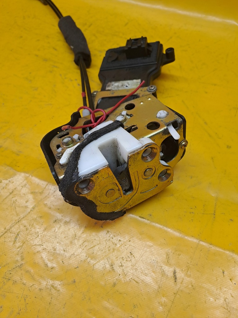 фото №9, Замок дверь трос правый задняя mazda 6 6pinów