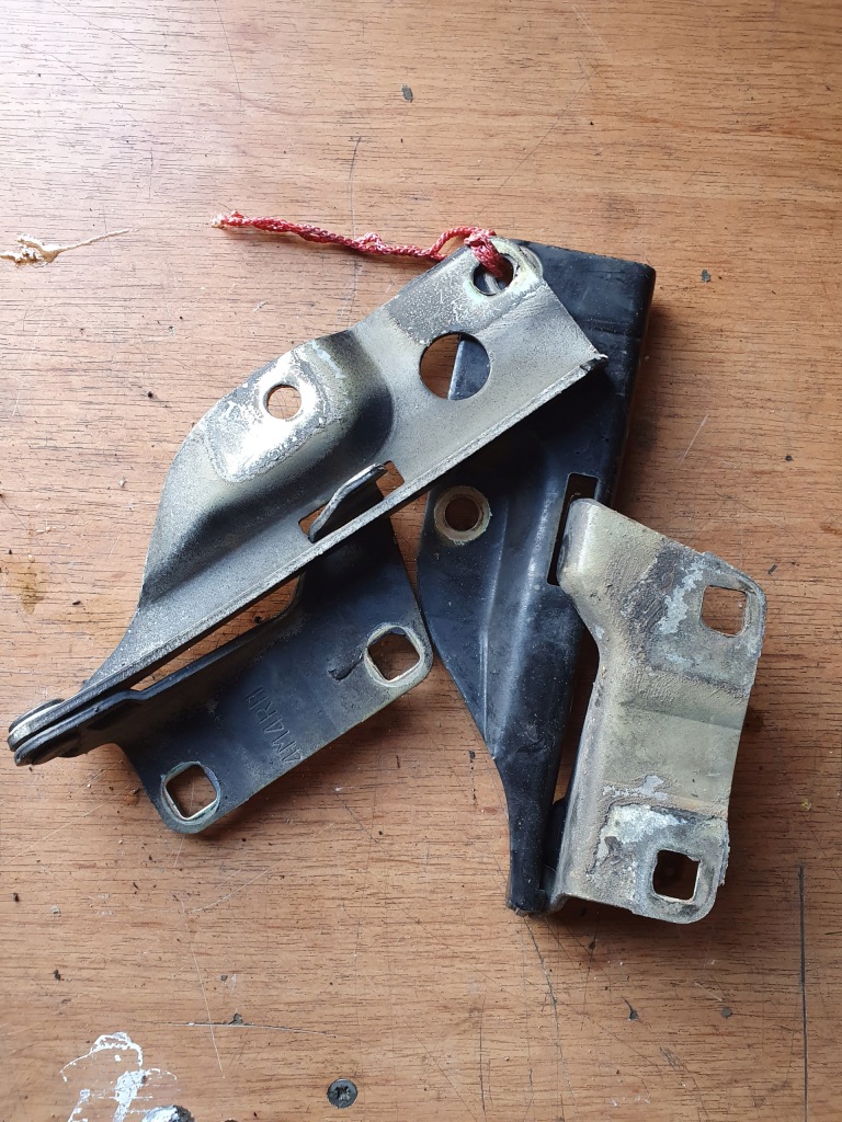 фото №1, Петли капот крышки двигателя nissan pathfinder 05