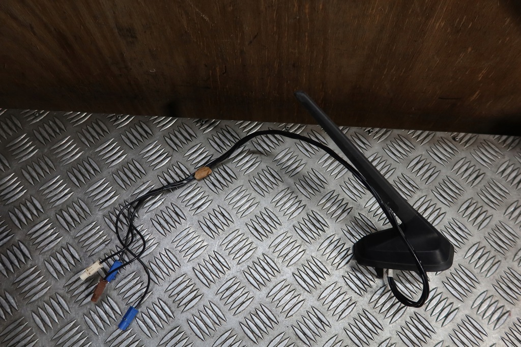 фото №1, Антенна кровельная clio v 282175296r