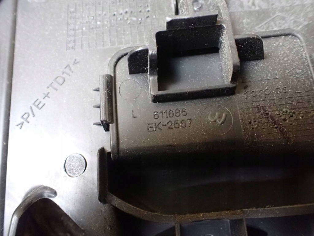 Элемент  отделка стойка renault clio v левая сторона с Разборки