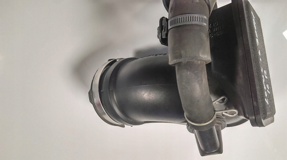 фото №2, Lexus труба повітря is 300h 2.5 гібрид 2016r