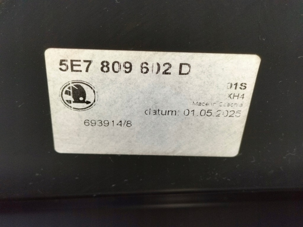 Поріг обшивка правий skoda octavia 4 iv 19- в Україні