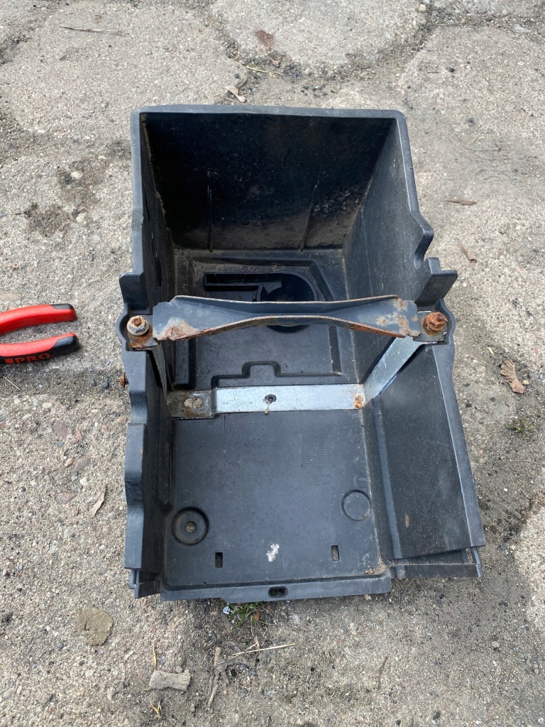 фото №1, 2 ford kuga mk3 корпус аккумулятор am51-10723ae
