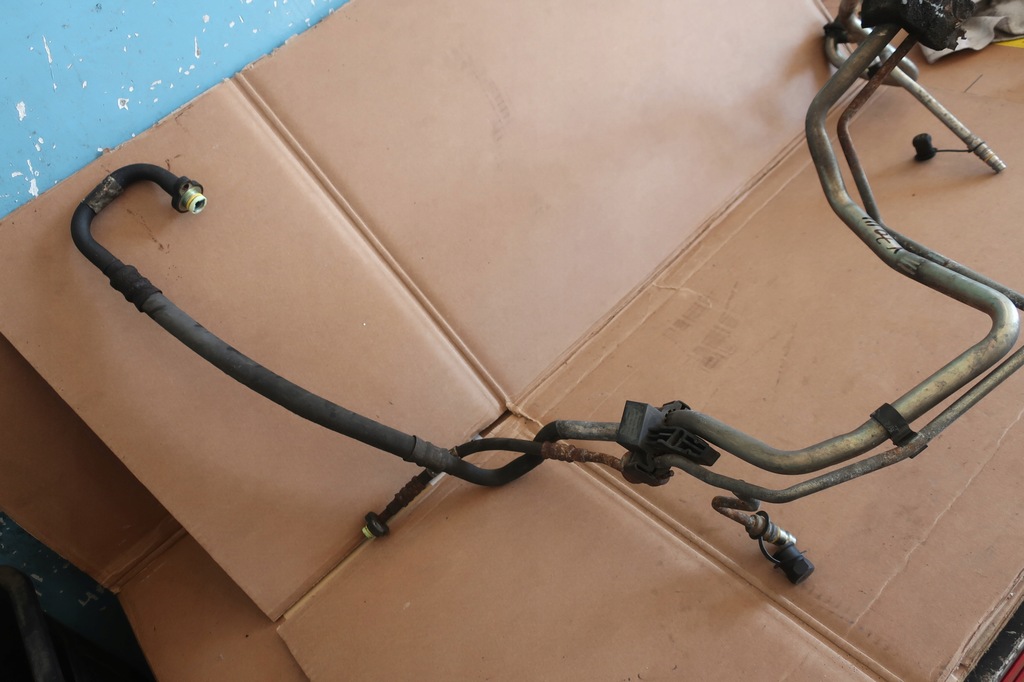 фото №4, Volvo v70 iii 2.0 d шланг wąż кондиционера 07-