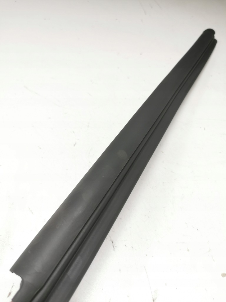 Прокладка, молдинг ford оригінальний номер 1570059 Зі Шроту