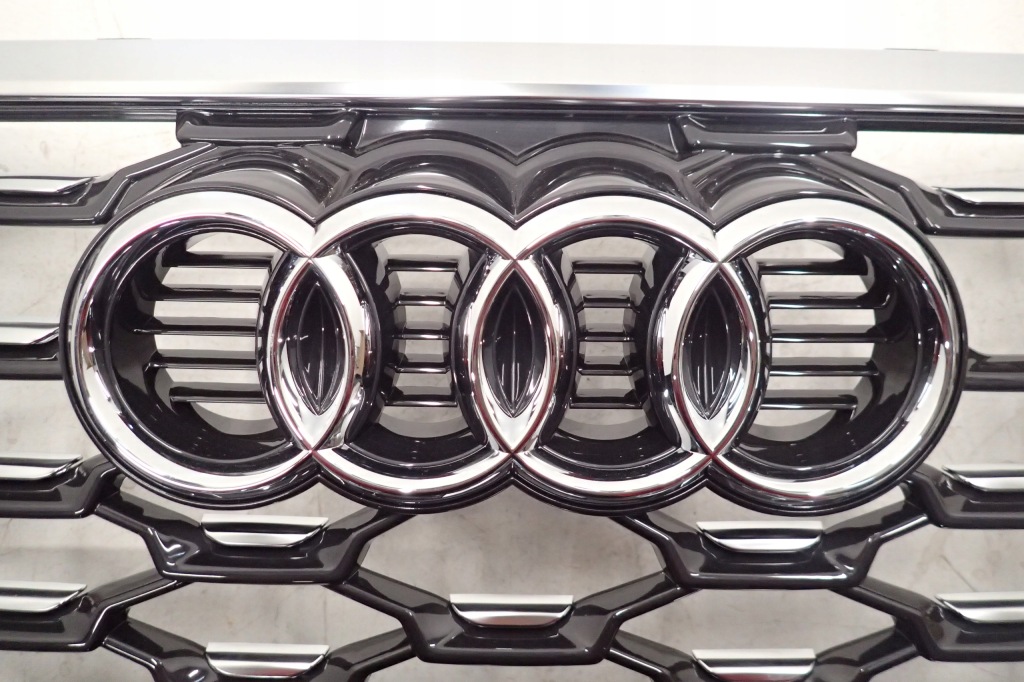 Audi q3 83f решётка радиатора решётка  радиатора 83f853651 в Украине