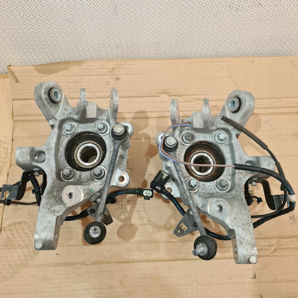 Maserati levante sq4 3.0 v6 поворотный кулак ступица задняя задний  правая в Украине