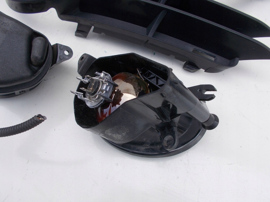 фото №9, Противотуманная фара противотуманные фары перед решётка бампера левая правая audi a3 8p 8p4807682b