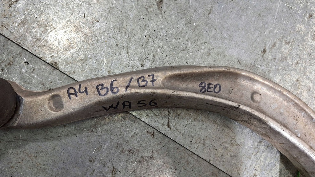 фото №8, Важіль передній правий нижній 8w0407696b audi a4 b9 a5 f5 8w