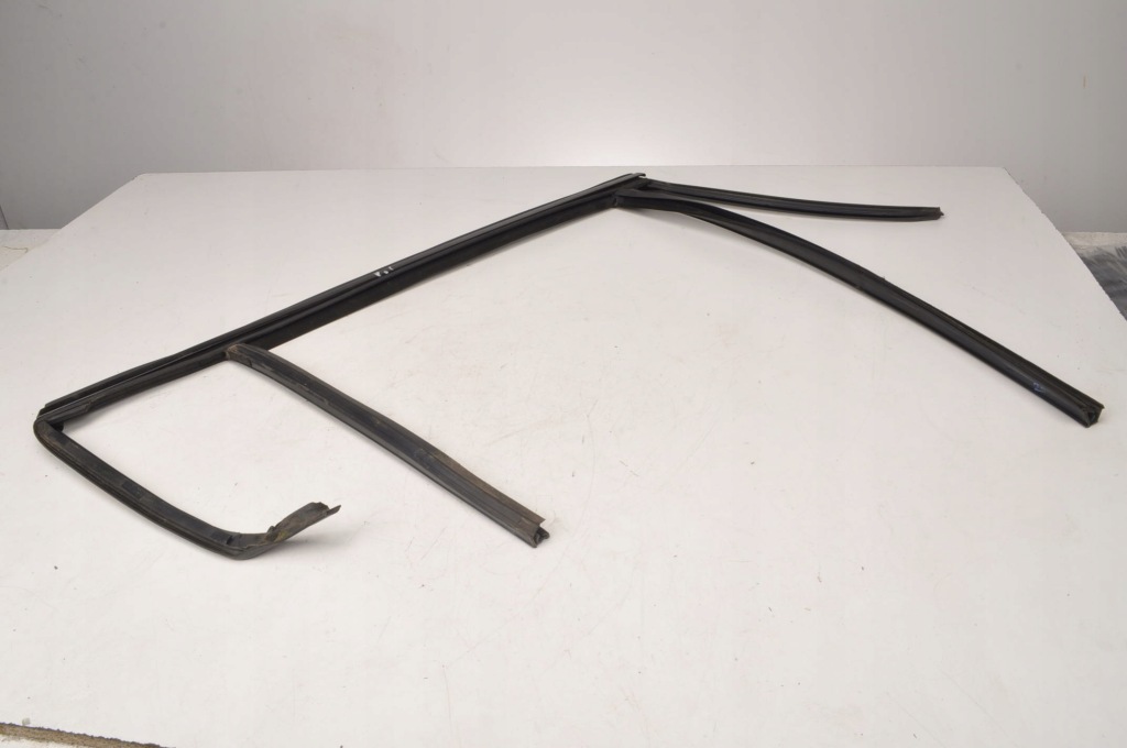 фото №1, Volvo v60 cc прокладка дверь правая задняя czarna