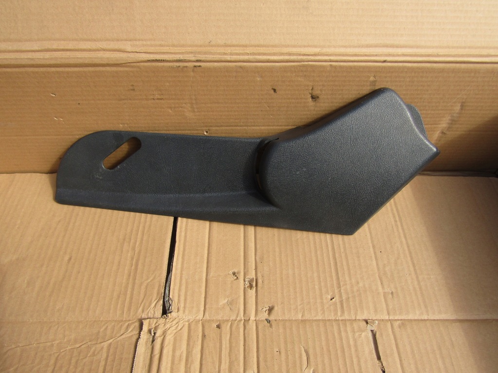 фото №1, 1 mercedes w208 clk 98' пластик защита na сиденье левый