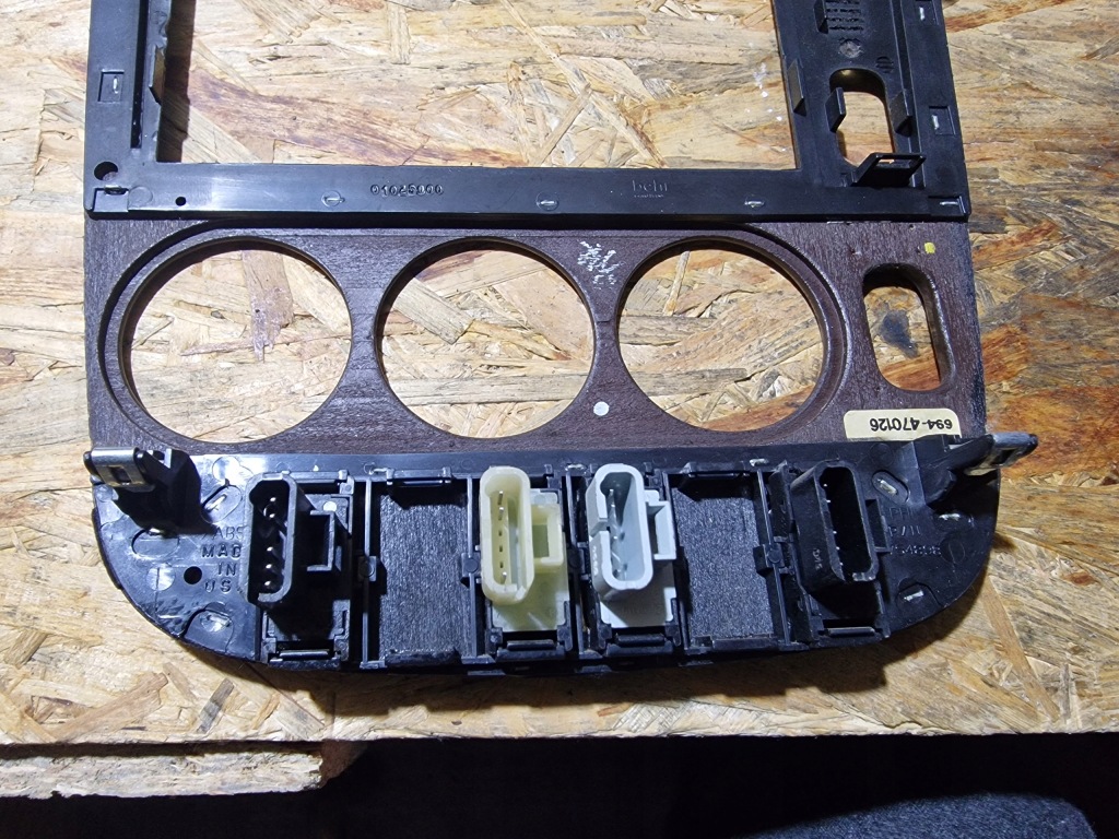 Рамка средняя декоративная  mercedes w163 ml a1636808136 Недорого