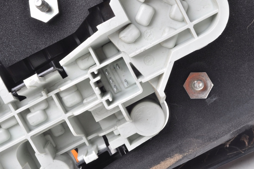 фото №12, Volvo v50 лампа левая задняя левый задняя 30744543 kombi lift