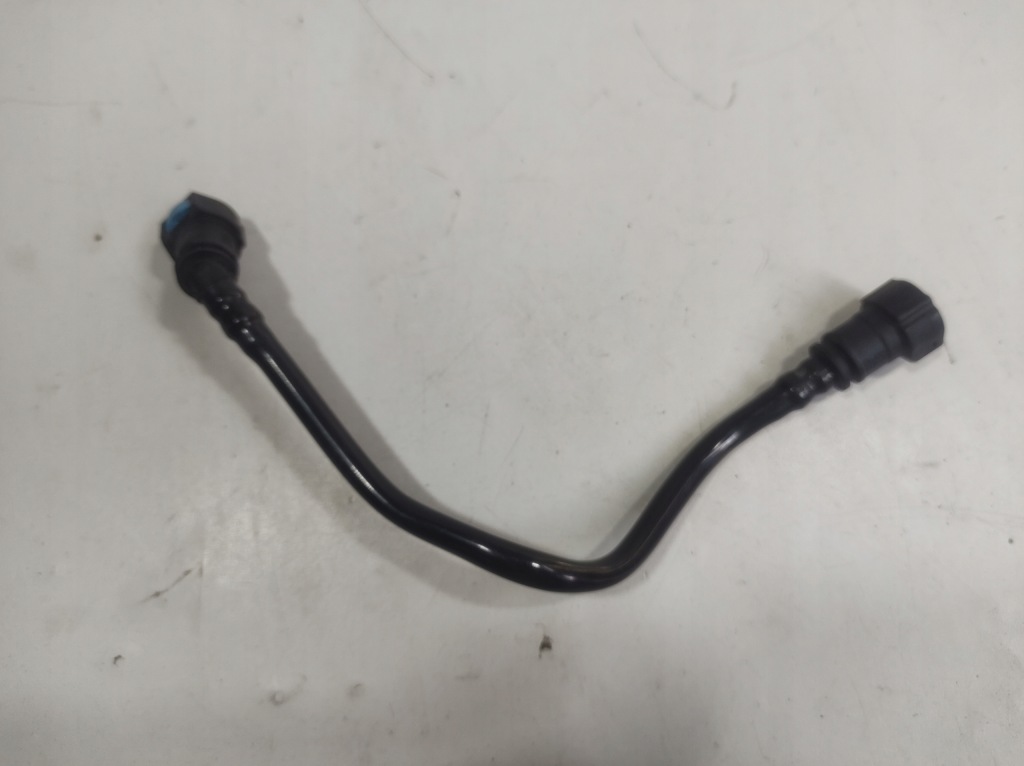 фото №2, Volvo v40 14r - трубка шланг патрубок пального