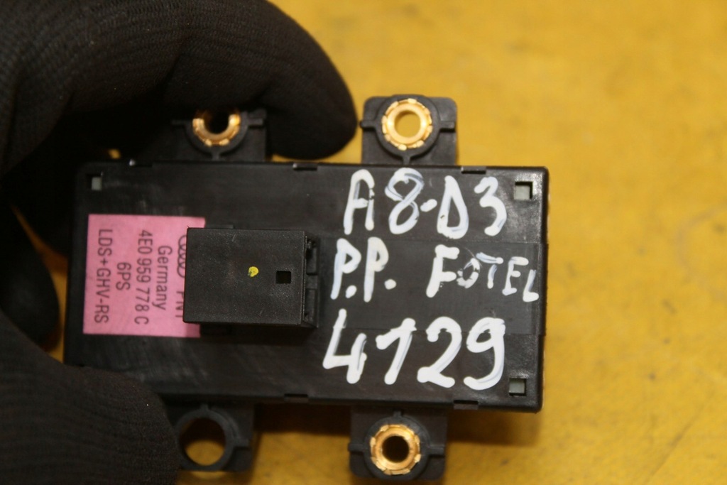 фото №7, Кнопка регулювання сидіння правий a8 d3 4e0959778c