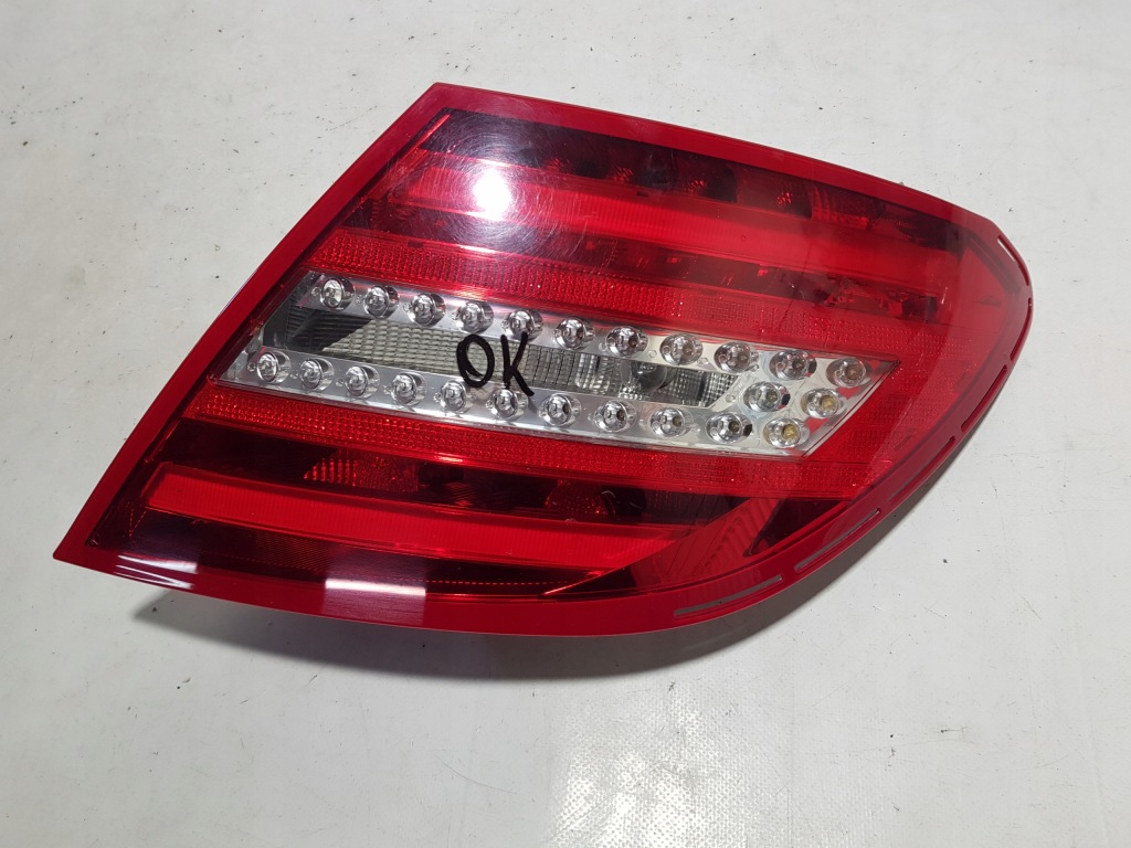 Купить Mercedes w204 sedan рестайлинг  купе лампа правый задний  задняя 2048205864