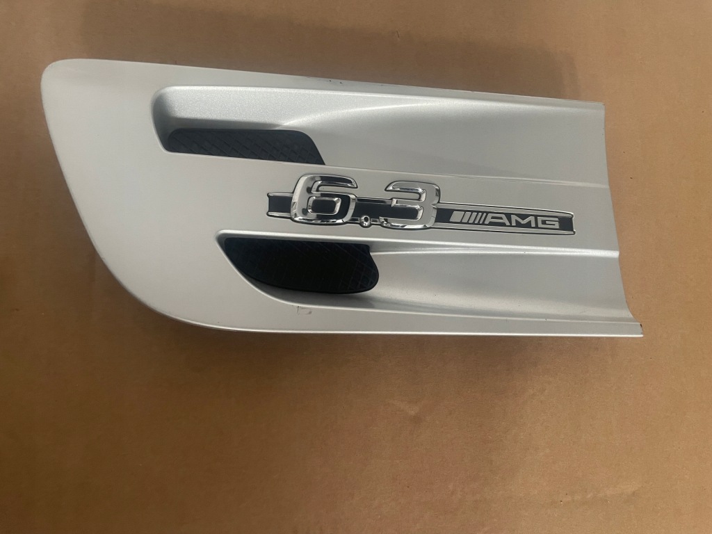 Купить Mercedes sl r230 6.3 amg рестайлинг  левая решётка крыла заглушка a2308800385