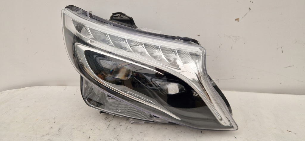 Mercedes v-klasa 447 full led лампа передня права Оригінал