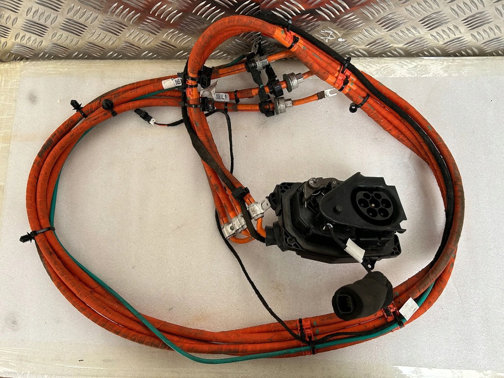 фото №5, Tesla model s 2017 роз'єм заряджання автомобіля електричний 106135300f