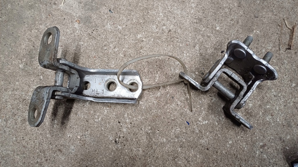 фото №1, Mitsubishi space star ii петля дверь правый задняя задний комплект