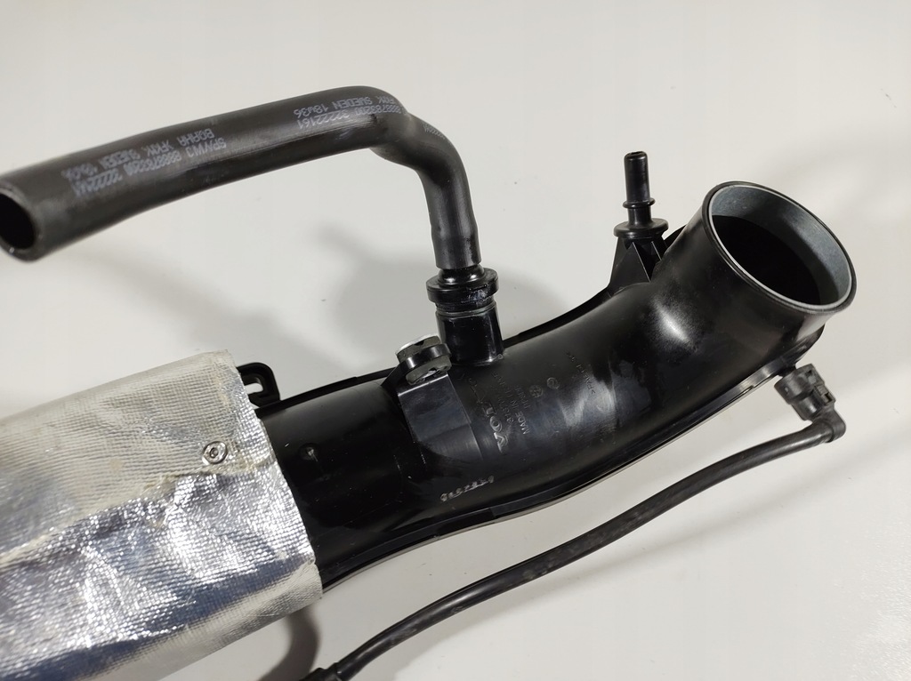 фото №9, Volvo v40 12r- труба шланг повітря 31370975