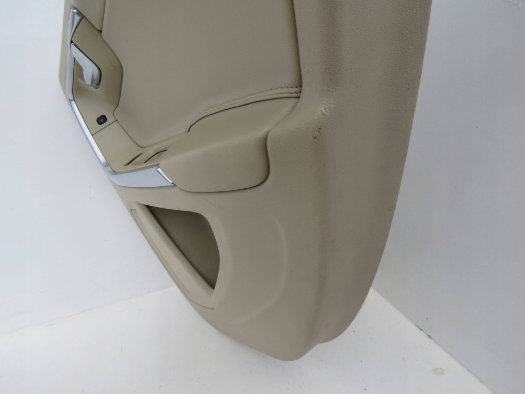 Обшивка дверь правая  задний volvo s60 2 v60 2 8686855 с Разборки