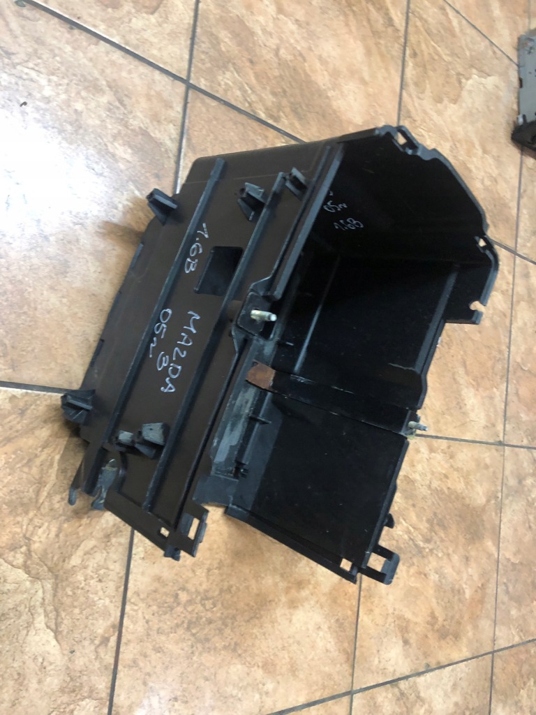 фото №1, Основание аккумулятор mazda 3 1.6b 05r. hb