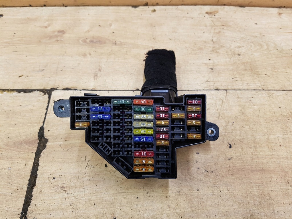 фото №1, Коробка предохранителей vw golf v 1.6 fsi