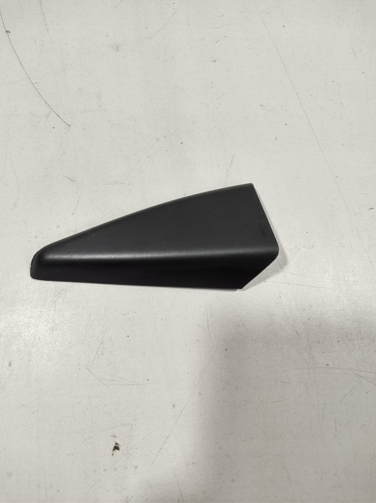 Купить Volvo v40 15r - накладка треугольник дверь правый  задняя 1287660