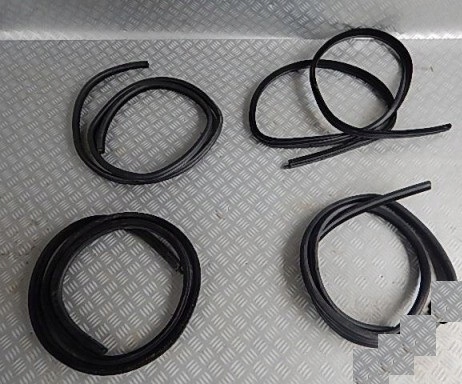 фото №1, Bmw 3 e91 lift прокладка вокруг дверь задняя