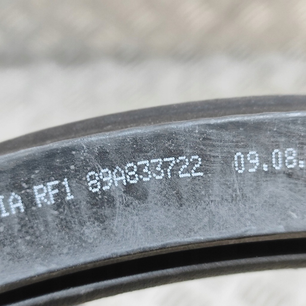 фото №6, Audi q4 sportback e-tron 2024 правая сторона резиновый прокладка дверь задних