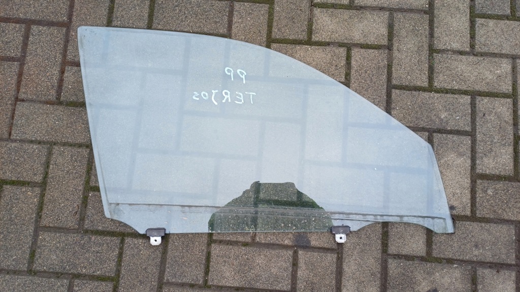 Купить Daihatsu terios 2 стекло правый  передняя