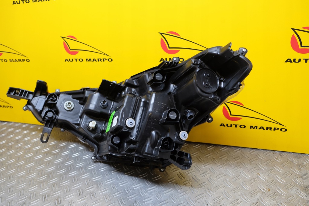 Toyota corolla cross 2022- фара фара full led права срібляста америка Оригінал