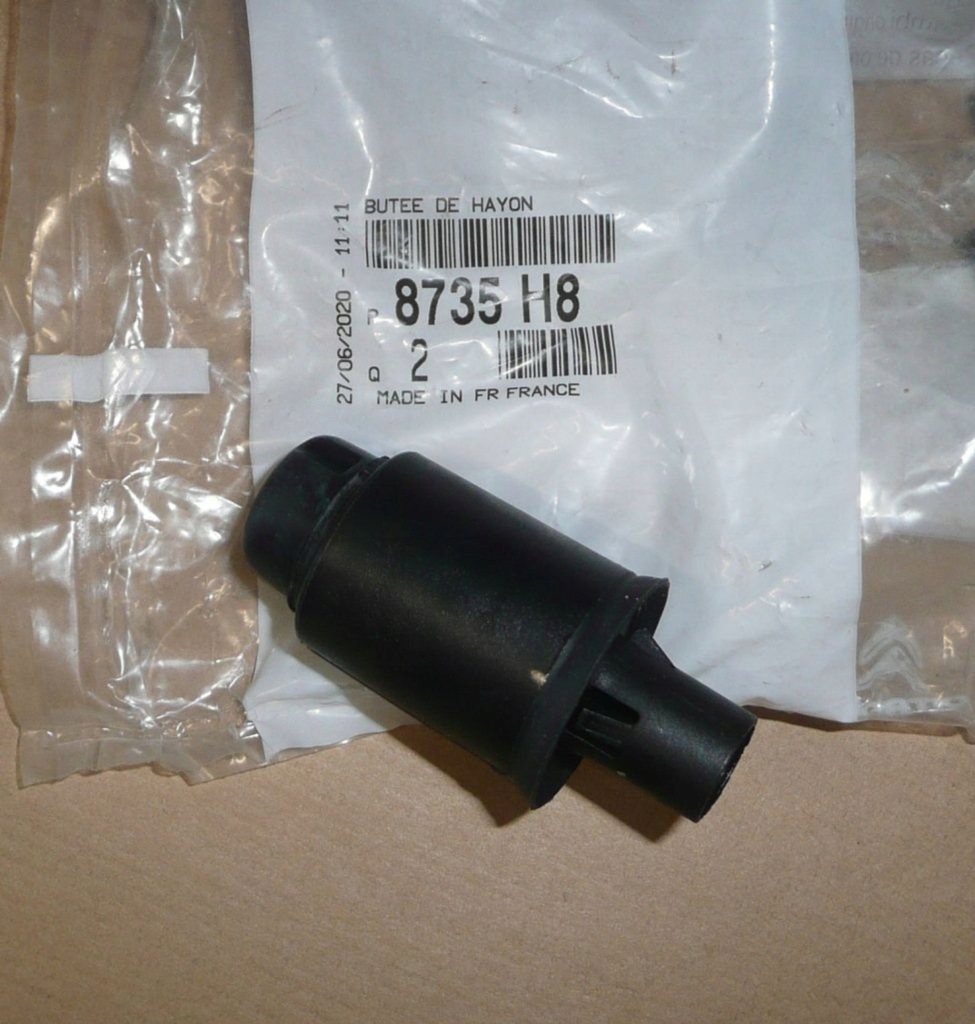 фото №1, Отбойник задний крышки c c3 iii