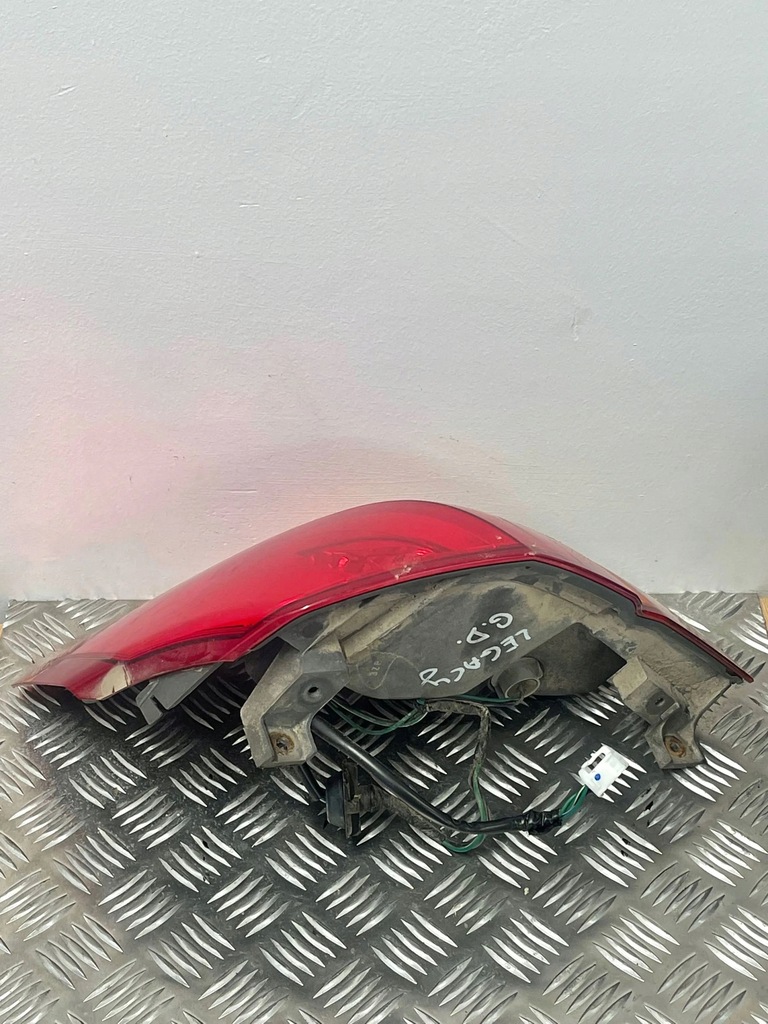 фото №8, Subaru legacy 2004 задня сторона права лампа задня