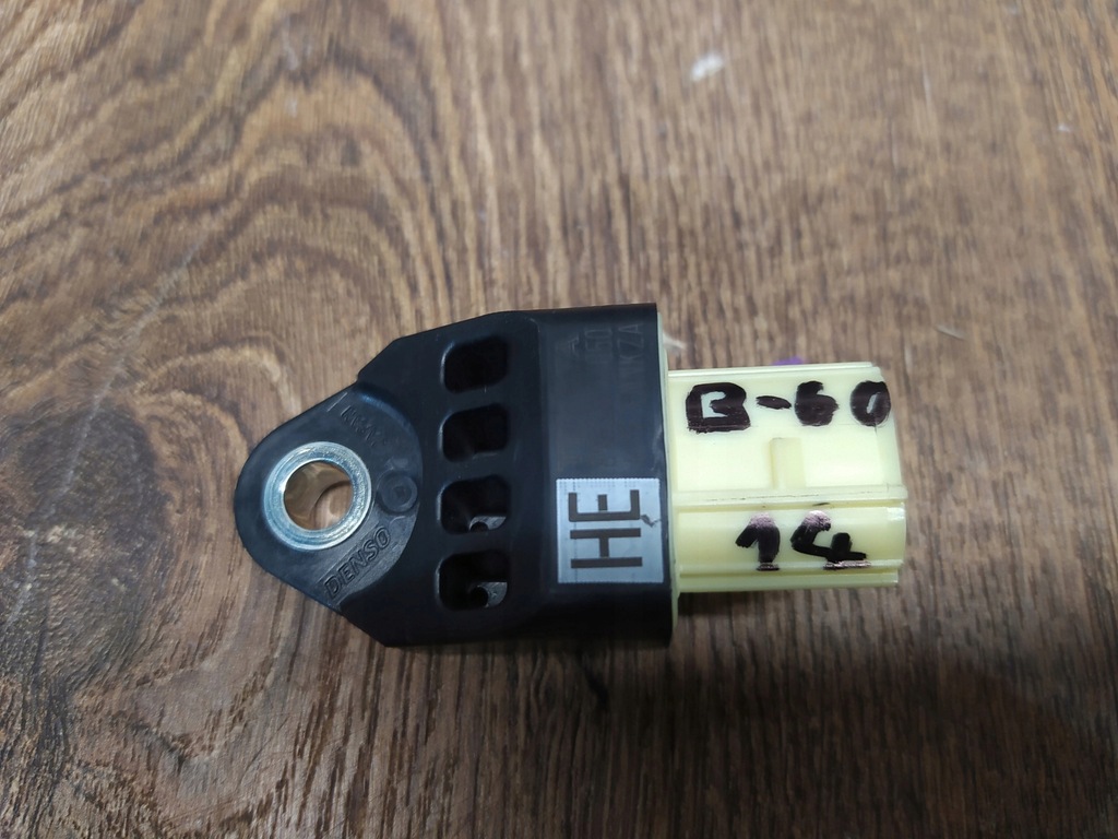 фото №7, Lexus is300h 89831-12040 датчик ударный