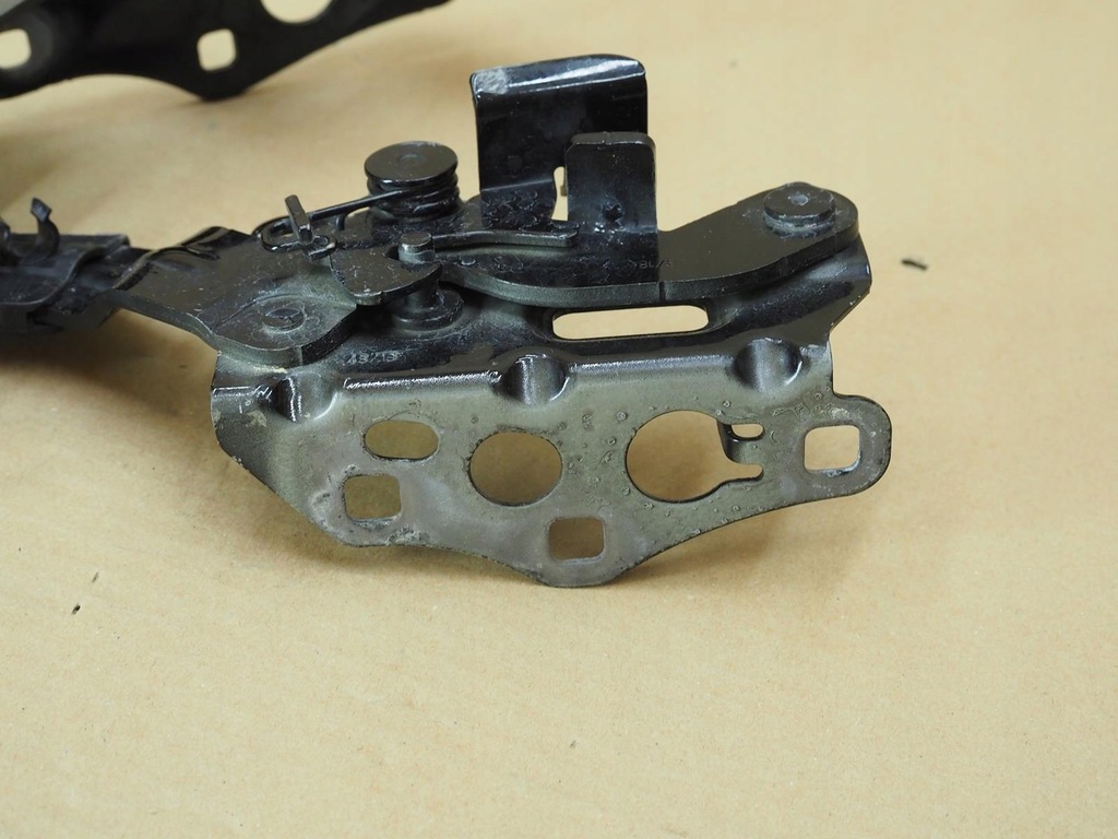 фото №11, Mercedes w205 петля капот левый повреждённый