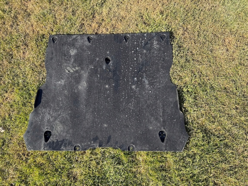 фото №1, Tesla model y my плита pod двигатель подкрылок оригинал 1499151-00-d