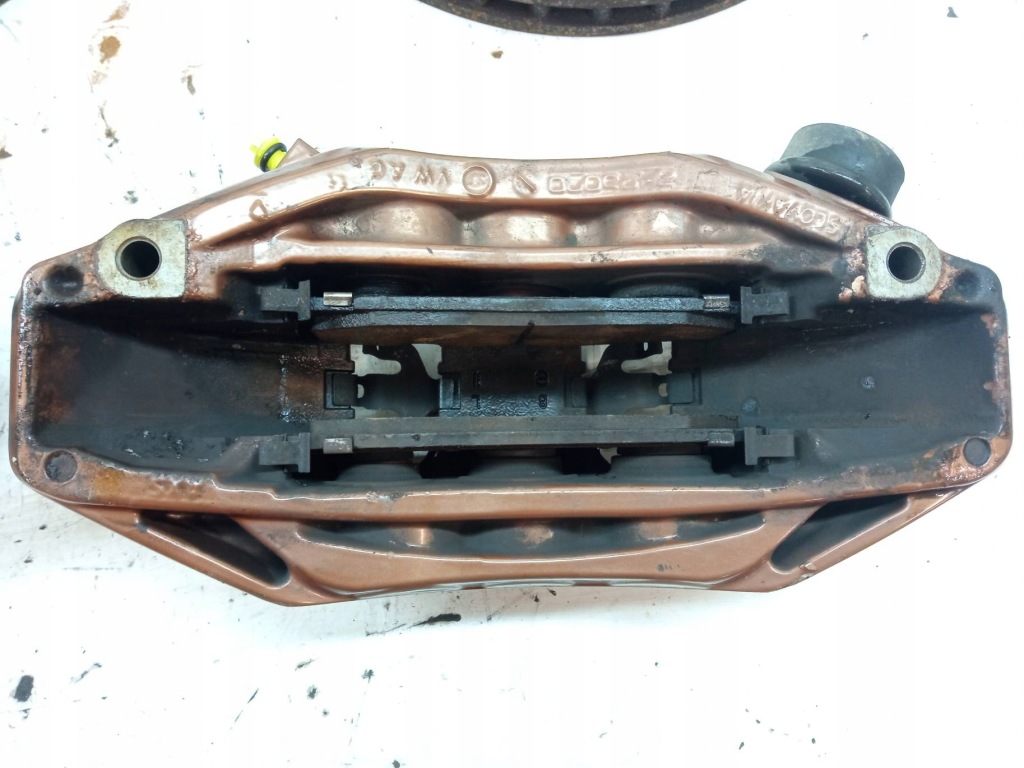 фото №11, Суппорт тормозной левый правый перед akebono 374mm тормозные диски cupra ateca i