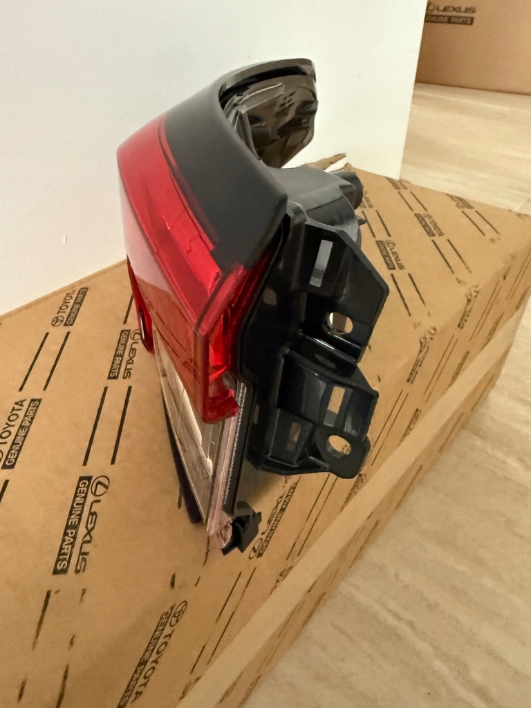 фото №10, Лампа левая задняя toyota corolla e21 sedan 81561-02d11-00