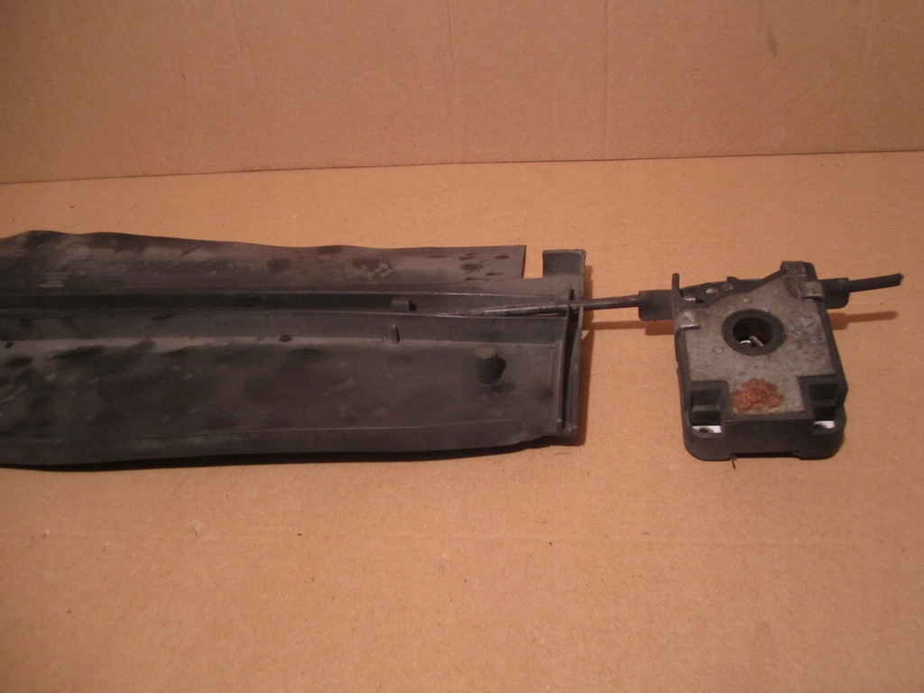 фото №3, Range rover iii l322 замок капот накладка