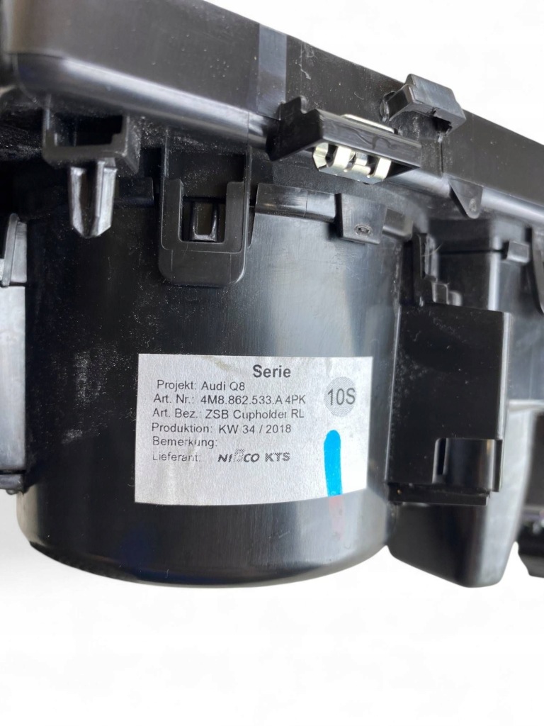 Audi q8 крепеж на кружка w desce приборной панели 4m8862533a Киев